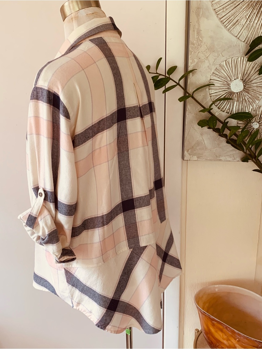 Hester & Orchard  Cotton/Rayon Blend Roll Tab Sleeve High-Low Button up Top XL - Picture 4 of 13